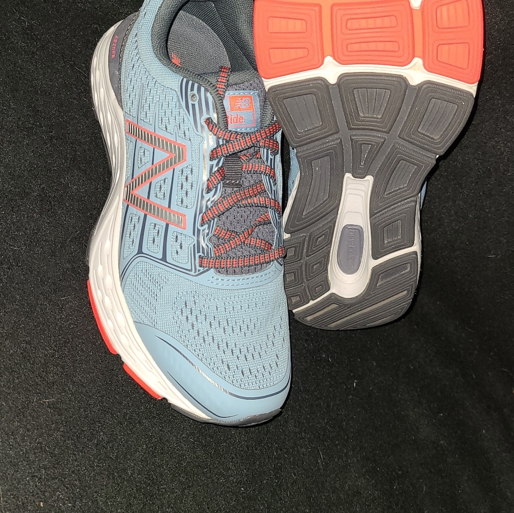 Woman's new balance sneakers